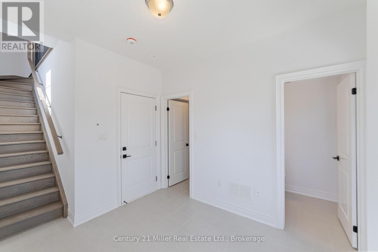 Row / Townhouse for Sale in 42 - 2140 TRAFALGAR ROAD|Oakville (RO River Oaks), Ontario L6H8A5 3