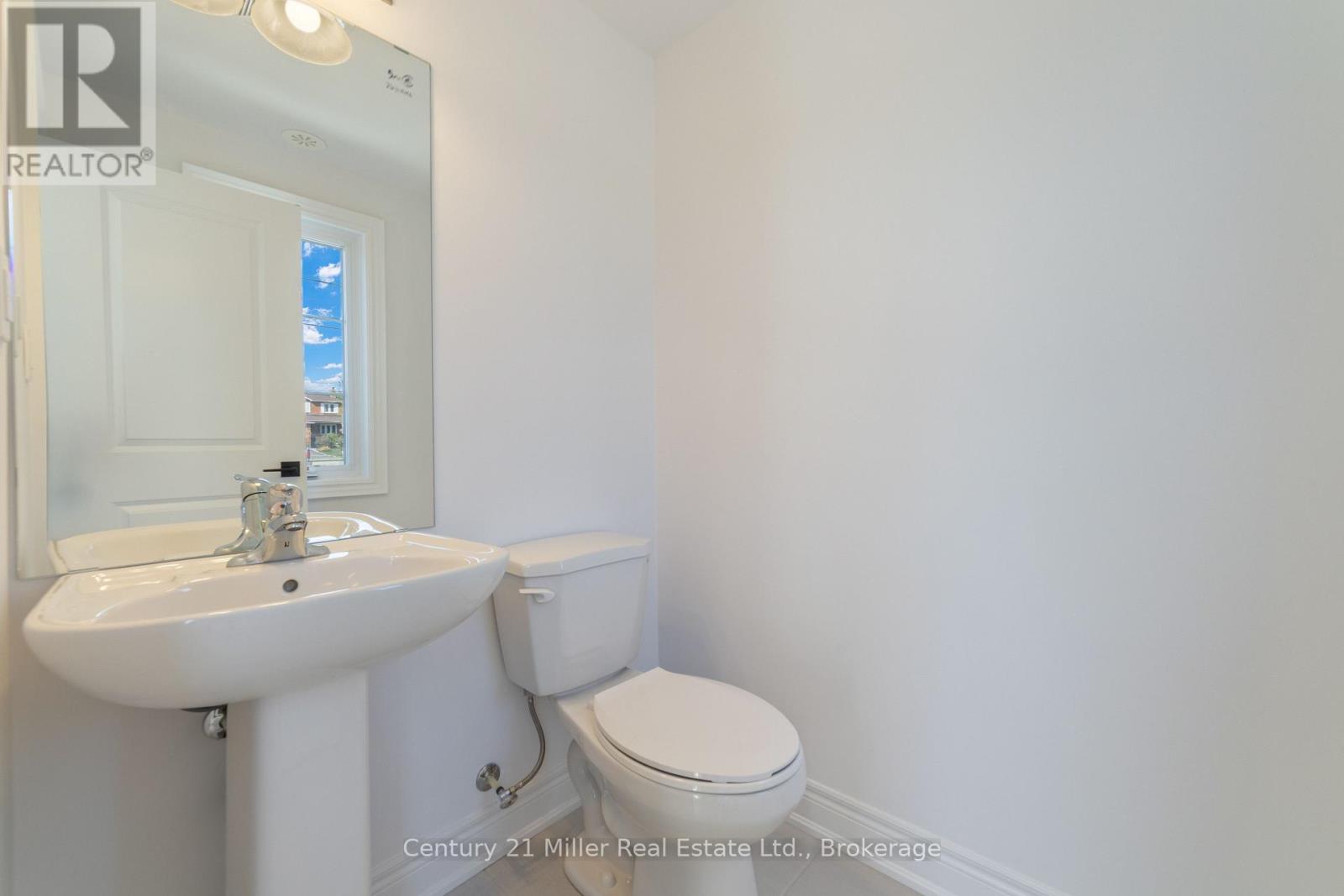 Row / Townhouse for Sale in 42 - 2140 TRAFALGAR ROAD|Oakville (RO River Oaks), Ontario L6H8A5 4