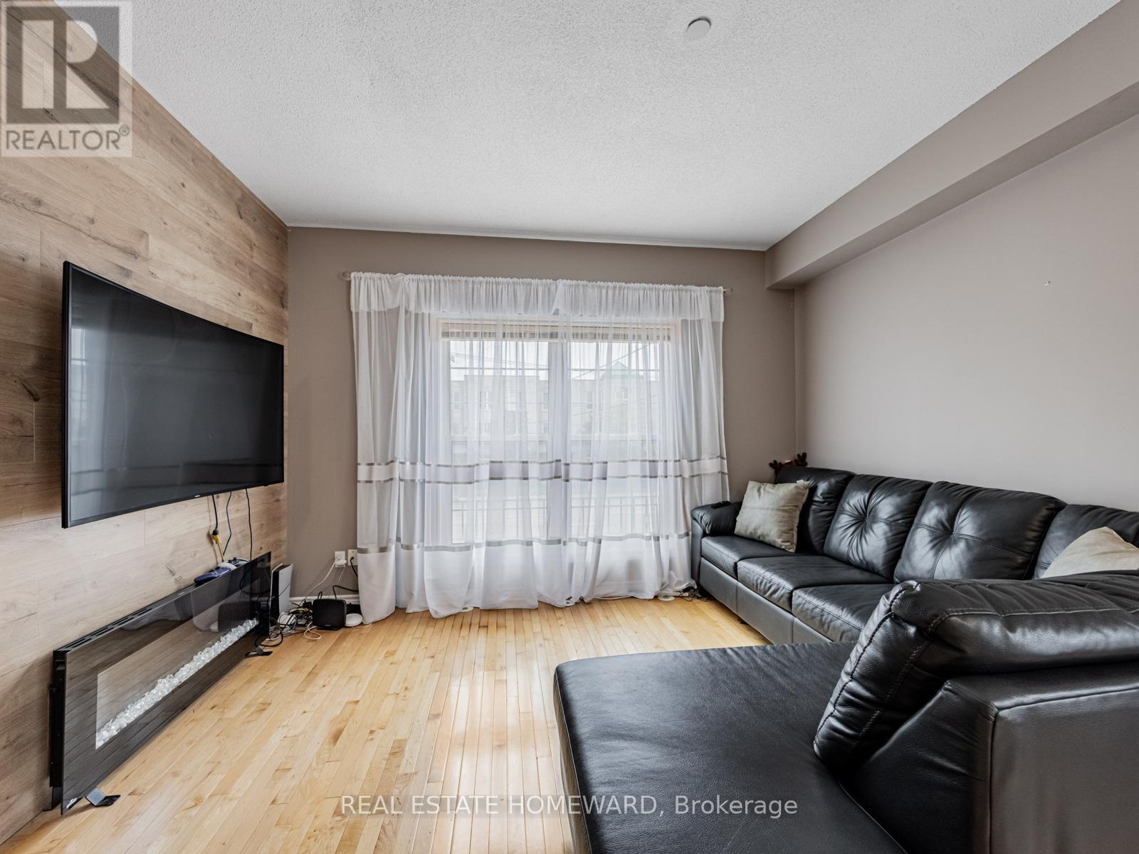 Row / Townhouse for Sale in 964A THE QUEENSWAY|Toronto (Stonegate-Queensway), Ontario M8Z1P5 4