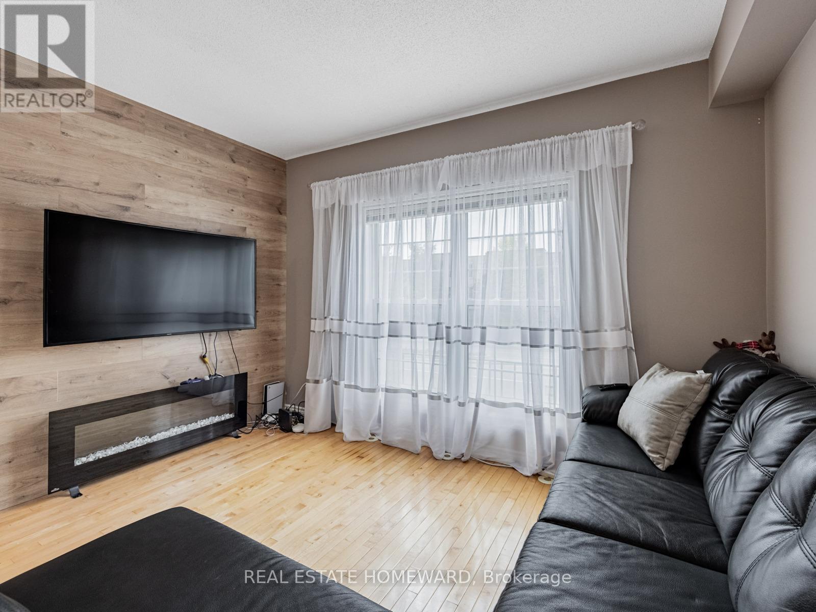 Row / Townhouse for Sale in 964A THE QUEENSWAY|Toronto (Stonegate-Queensway), Ontario M8Z1P5 5