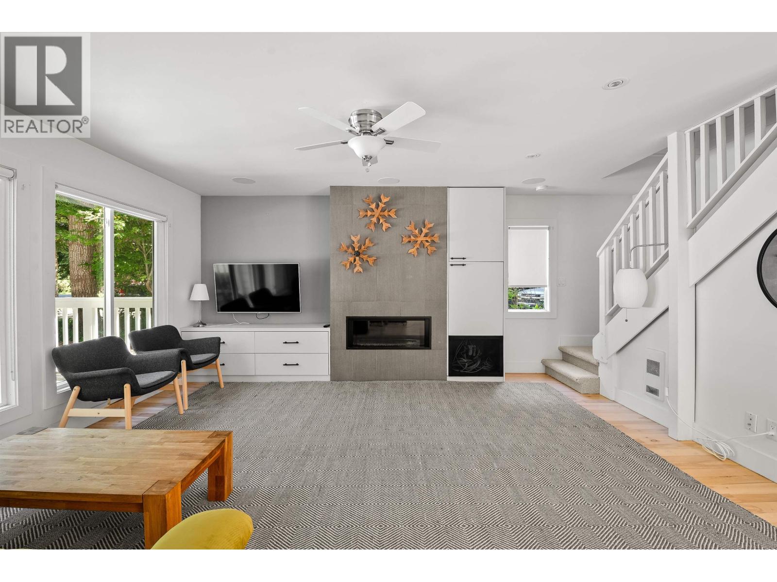 6716 CRABAPPLE DRIVE