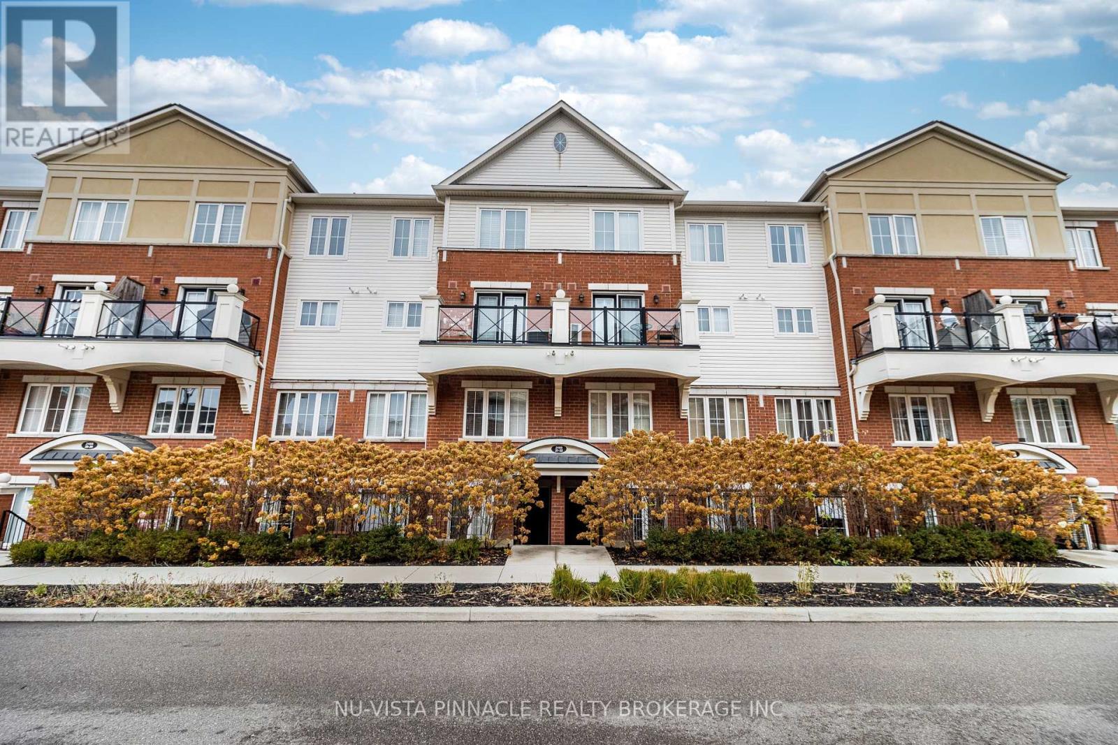 Row / Townhouse for Sale in 22 - 2488 POST ROAD|Oakville (RO River Oaks), Ontario L6H0K1 2