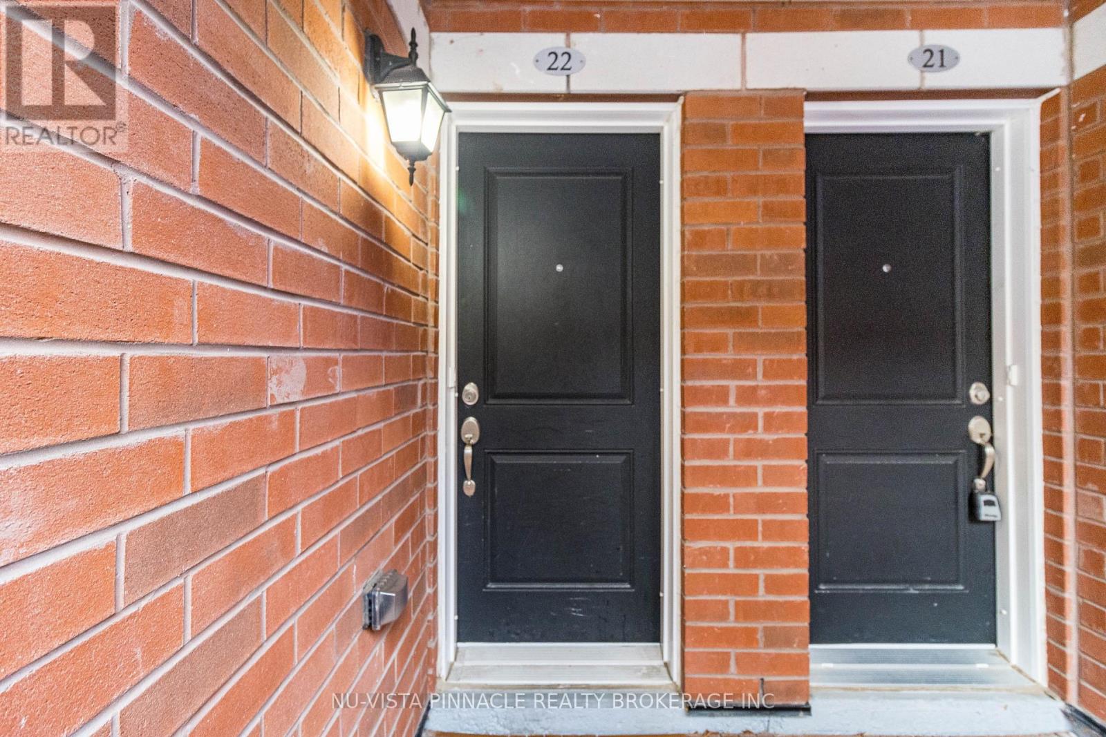 Row / Townhouse for Sale in 22 - 2488 POST ROAD|Oakville (RO River Oaks), Ontario L6H0K1 3