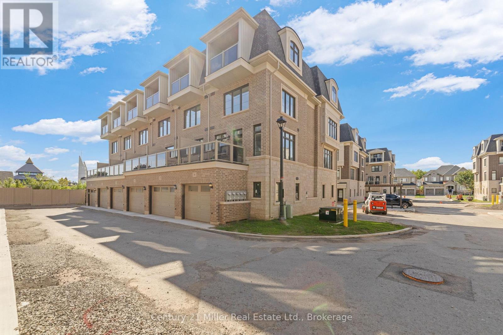 Row / Townhouse for Sale in 36 - 260 MELODY COMMON|Oakville (RO River Oaks), Ontario L6H8A5 2