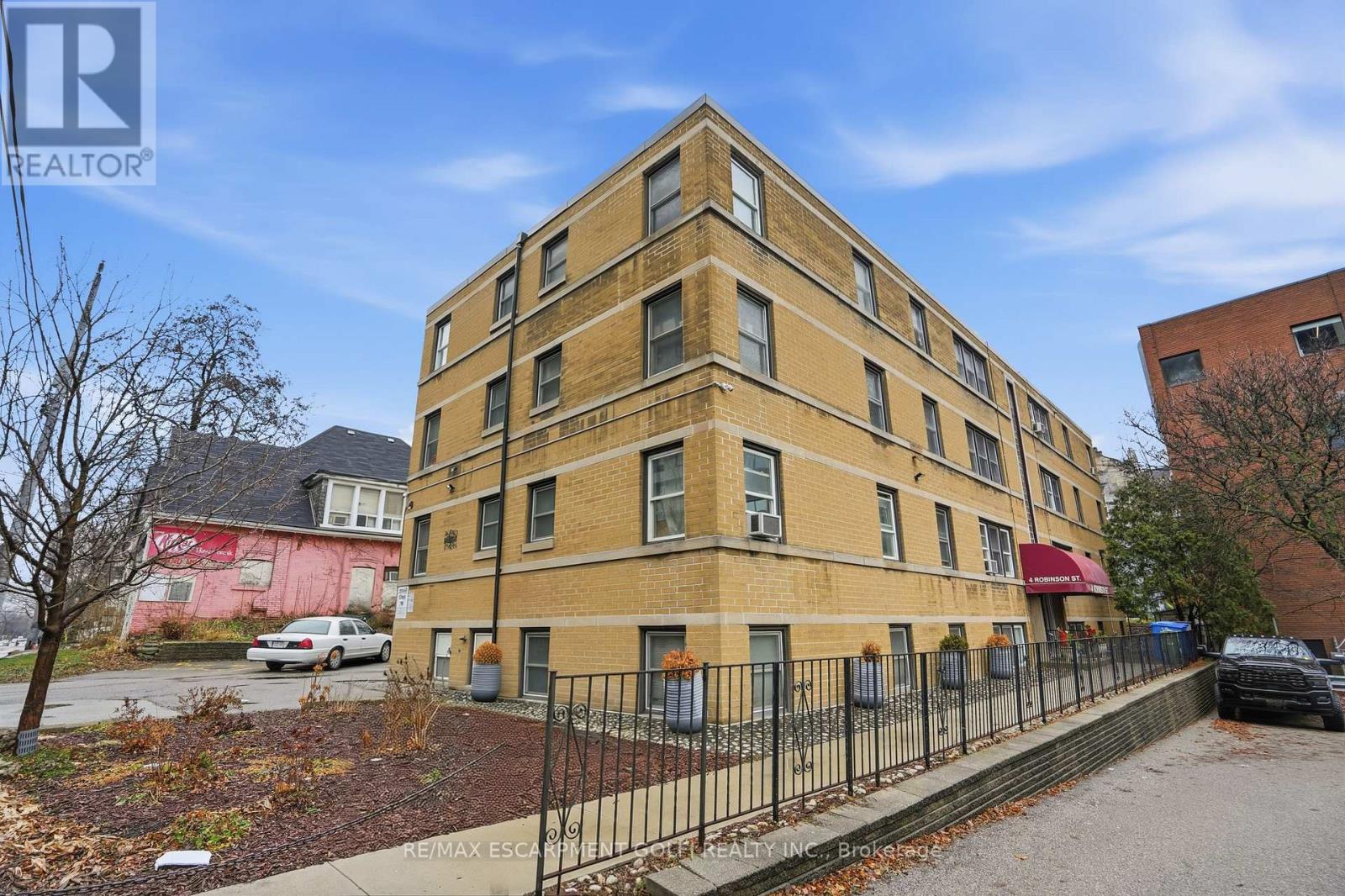 9 - 4 ROBINSON STREET, Hamilton (Durand), Ontario L8P1Y5