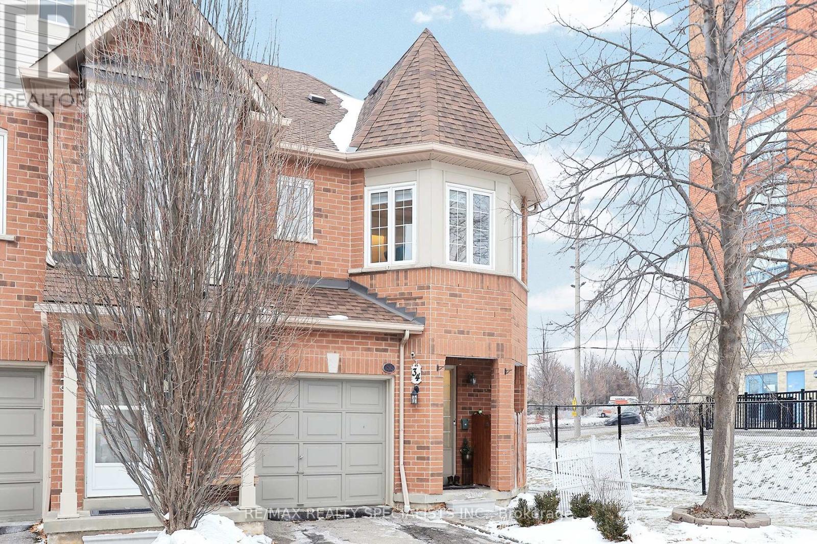 Row / Townhouse for Sale in 34 - 1575 SOUTH PARADE COURT|Mississauga (East Credit), Ontario L5M6E9