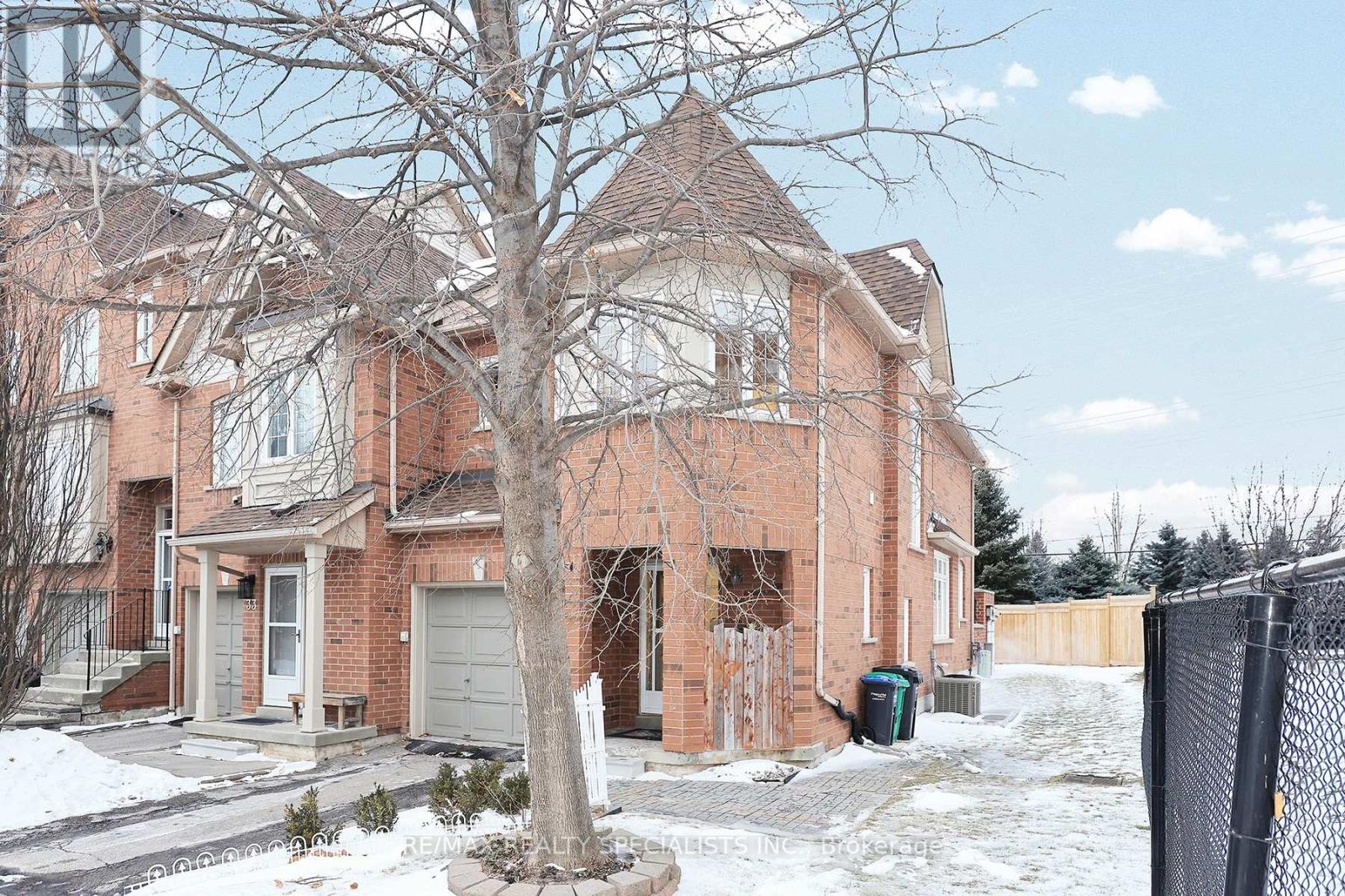 Row / Townhouse for Sale in 34 - 1575 SOUTH PARADE COURT|Mississauga (East Credit), Ontario L5M6E9 3