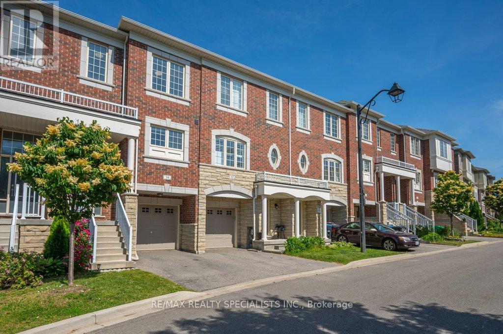 Row / Townhouse for Sale in 34 ASPEN HILLS ROAD|Brampton (Credit Valley), Ontario L6Y6E4 3