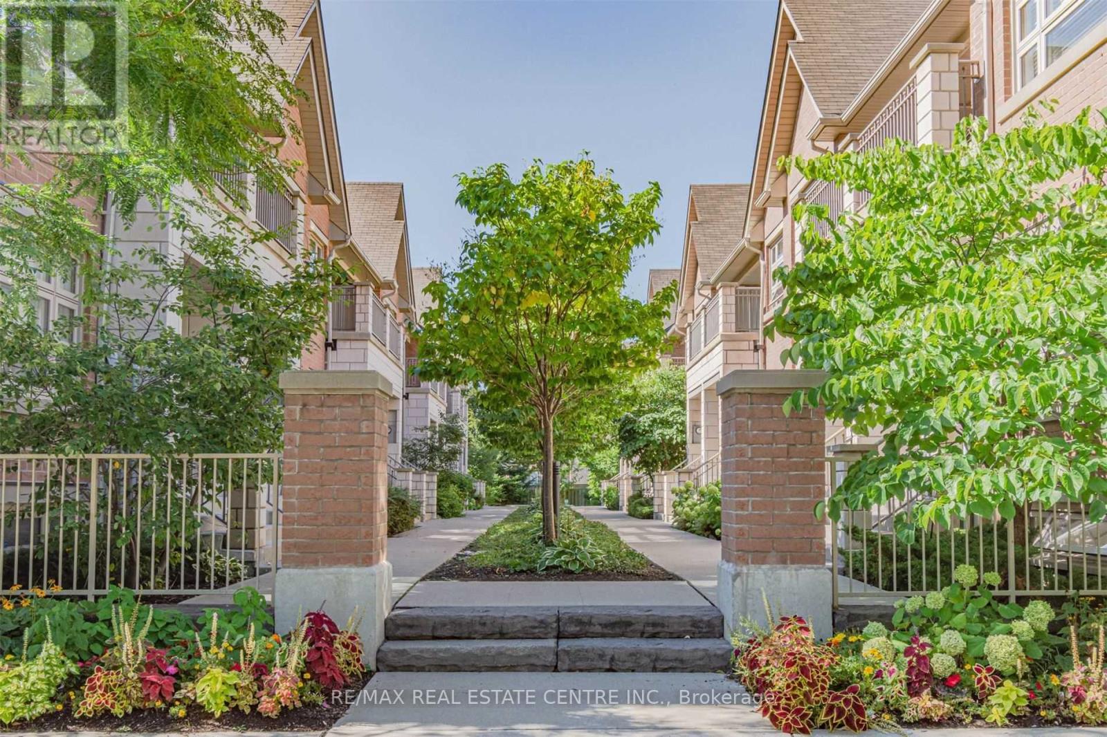 Row / Townhouse for Sale in 30 - 2460 PRINCE MICHAEL DRIVE|Oakville (JC Joshua Creek), Ontario L6H0G8