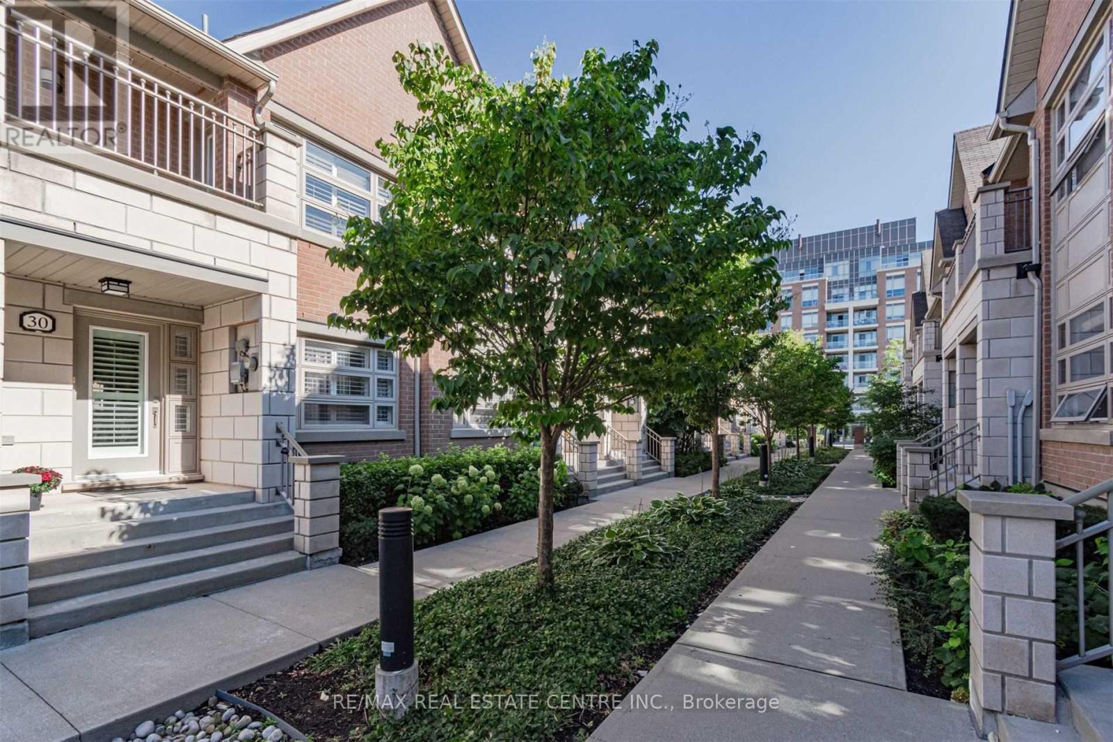 Row / Townhouse for Sale in 30 - 2460 PRINCE MICHAEL DRIVE|Oakville (JC Joshua Creek), Ontario L6H0G8 2