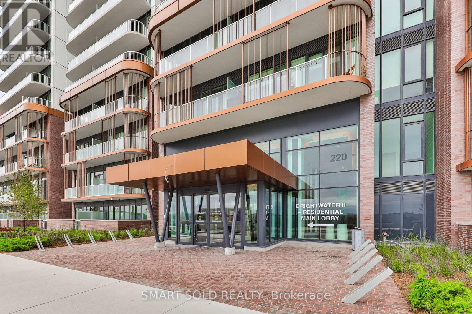 Row / Townhouse for Sale in 114 - 220 MISSINNIHE WAY S|Mississauga (Port Credit), Ontario L5H0A9 2