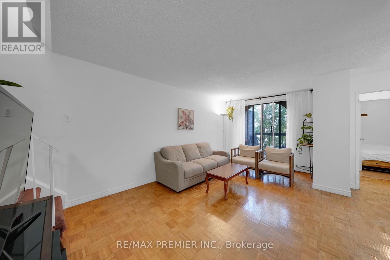 Row / Townhouse for Sale in 209 - 2095 ROCHE COURT|Mississauga (Sheridan), Ontario L5K2C8 2