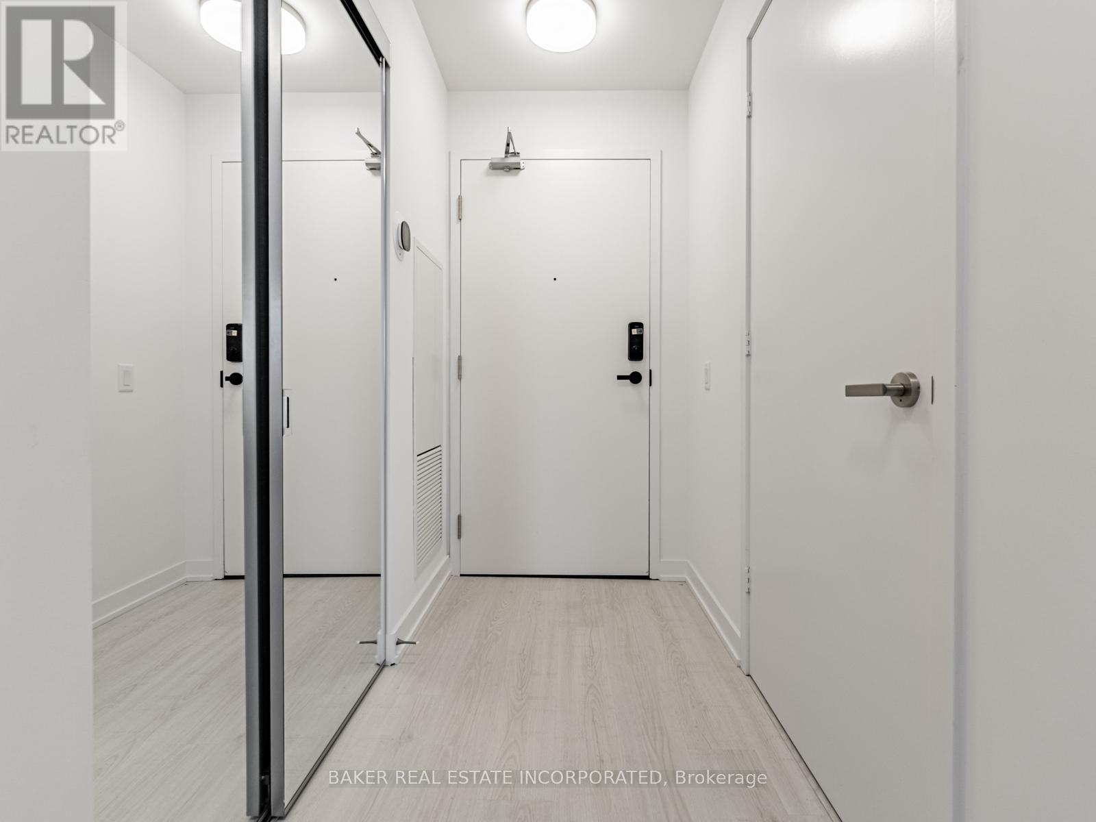 Row / Townhouse for Sale in TH 12 - 407 WEBB DRIVE|Mississauga (City Centre), Ontario L5B0M4 3