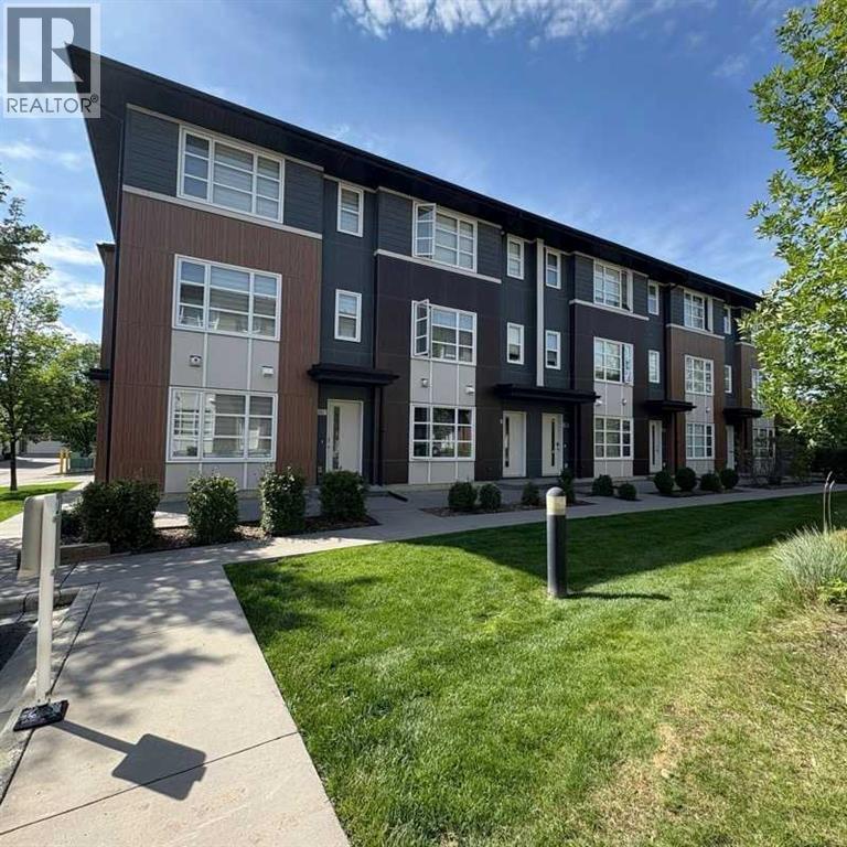 Row / Townhouse for Sale in 202 Evansridge Park NW|Calgary, Alberta T3P0N7