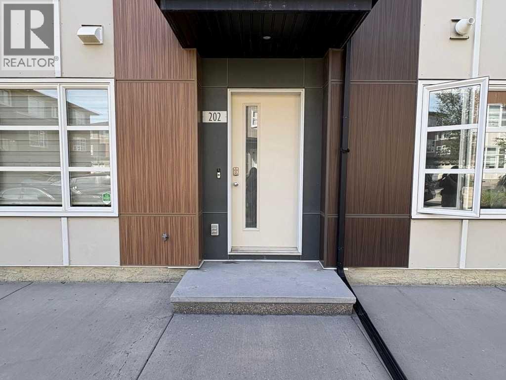 Row / Townhouse for Sale in 202 Evansridge Park NW|Calgary, Alberta T3P0N7 2