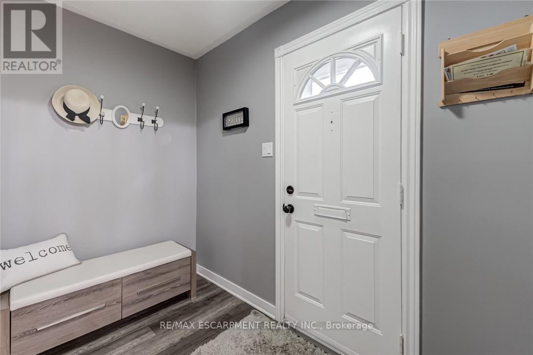Row / Townhouse for Sale in 48 - 2825 GANANOQUE DRIVE|Mississauga (Meadowvale), Ontario L5N1V6 3
