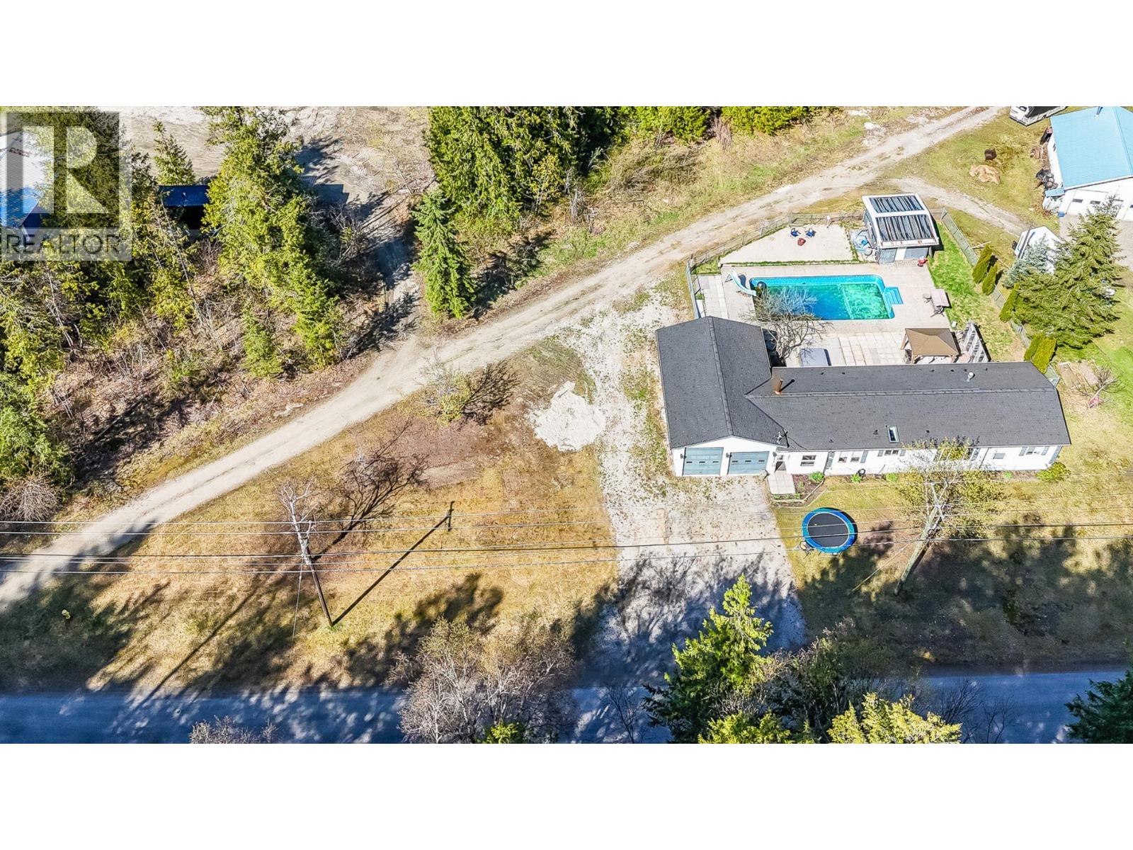 For sale: 1740 Illecillewaet Road, Revelstoke, British Columbia
