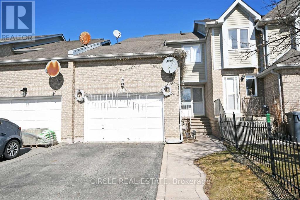 Row / Townhouse for Sale in 20 LANGDALE CRESCENT|Brampton (Fletcher's West), Ontario L6Y4S2