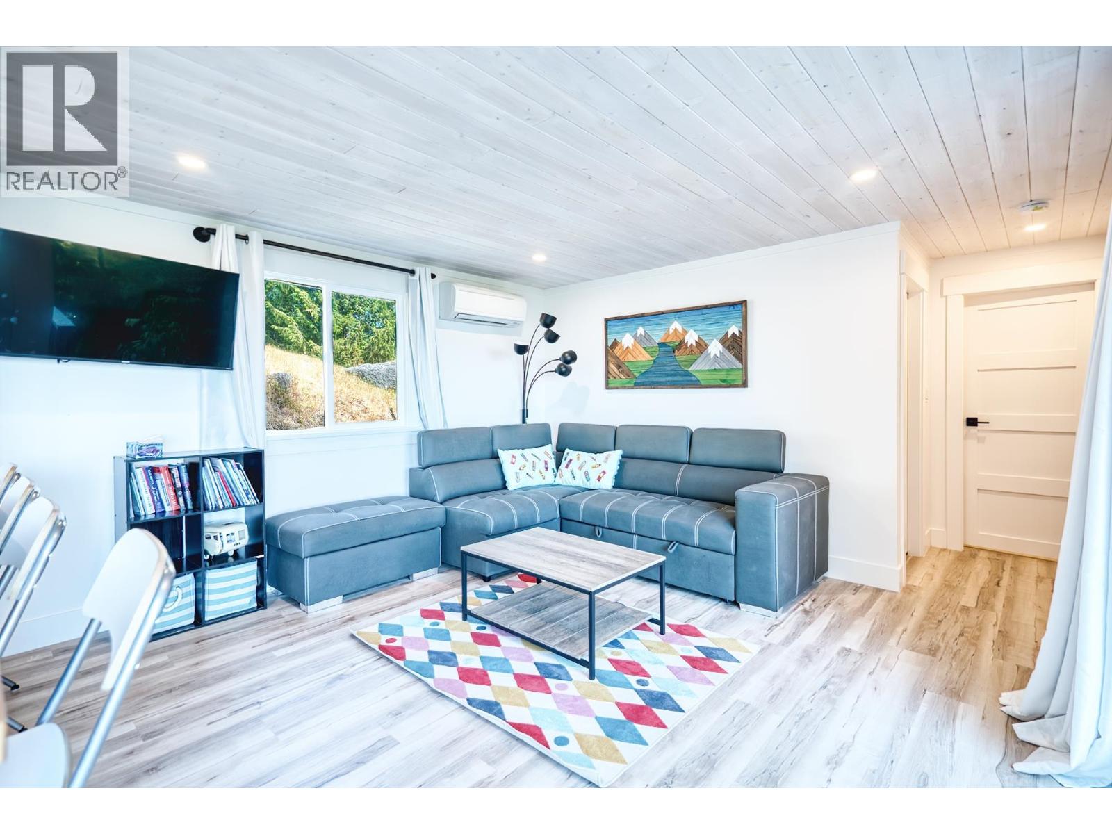 For sale: 7949 REDROOFFS ROAD, Halfmoon Bay, British Columbia V7Z1C6 ...