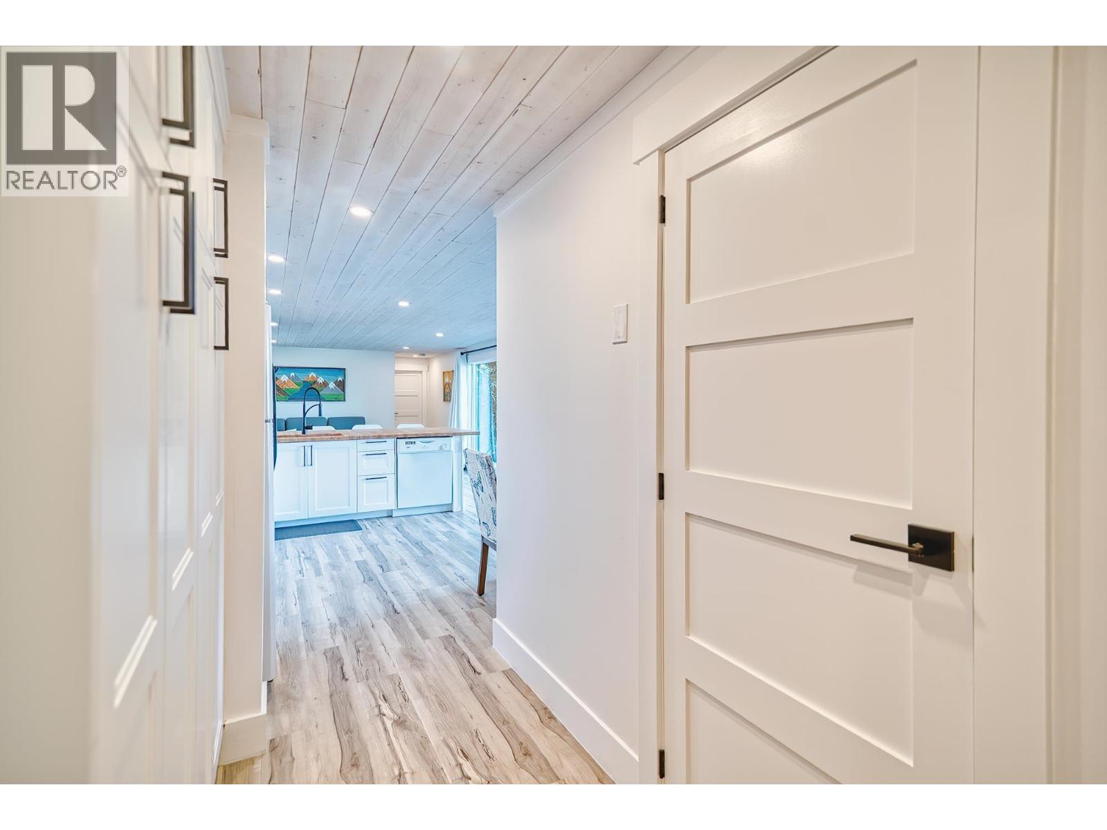 For sale: 7949 REDROOFFS ROAD, Halfmoon Bay, British Columbia V7Z1C6 ...