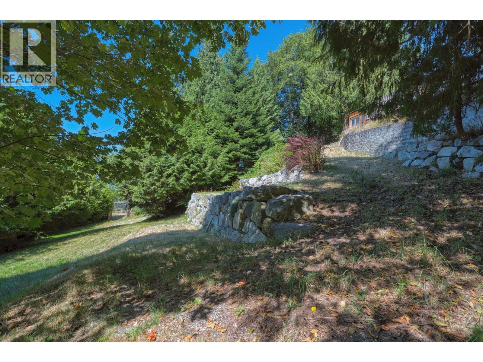 For sale: 7949 REDROOFFS ROAD, Halfmoon Bay, British Columbia V7Z1C6 ...