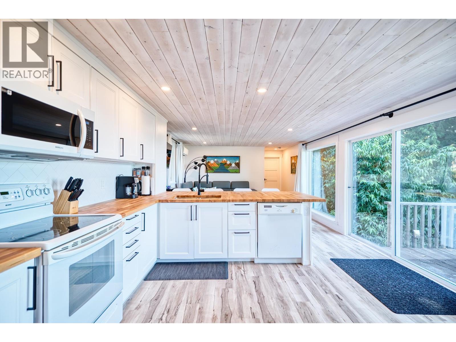 For sale: 7949 REDROOFFS ROAD, Halfmoon Bay, British Columbia V7Z1C6 ...