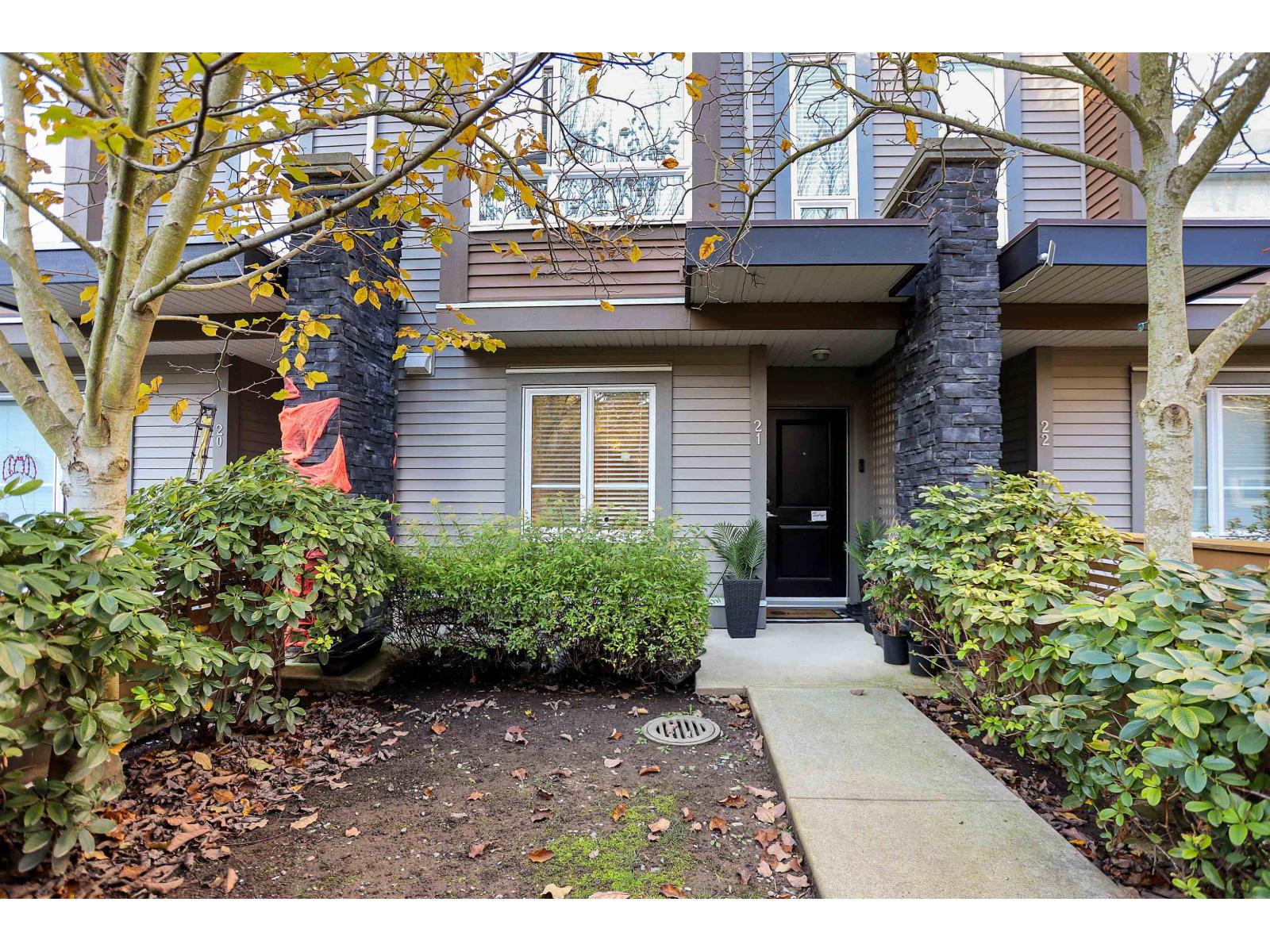 For sale: 21 5888 144 STREET, Surrey, British Columbia V3X0G8