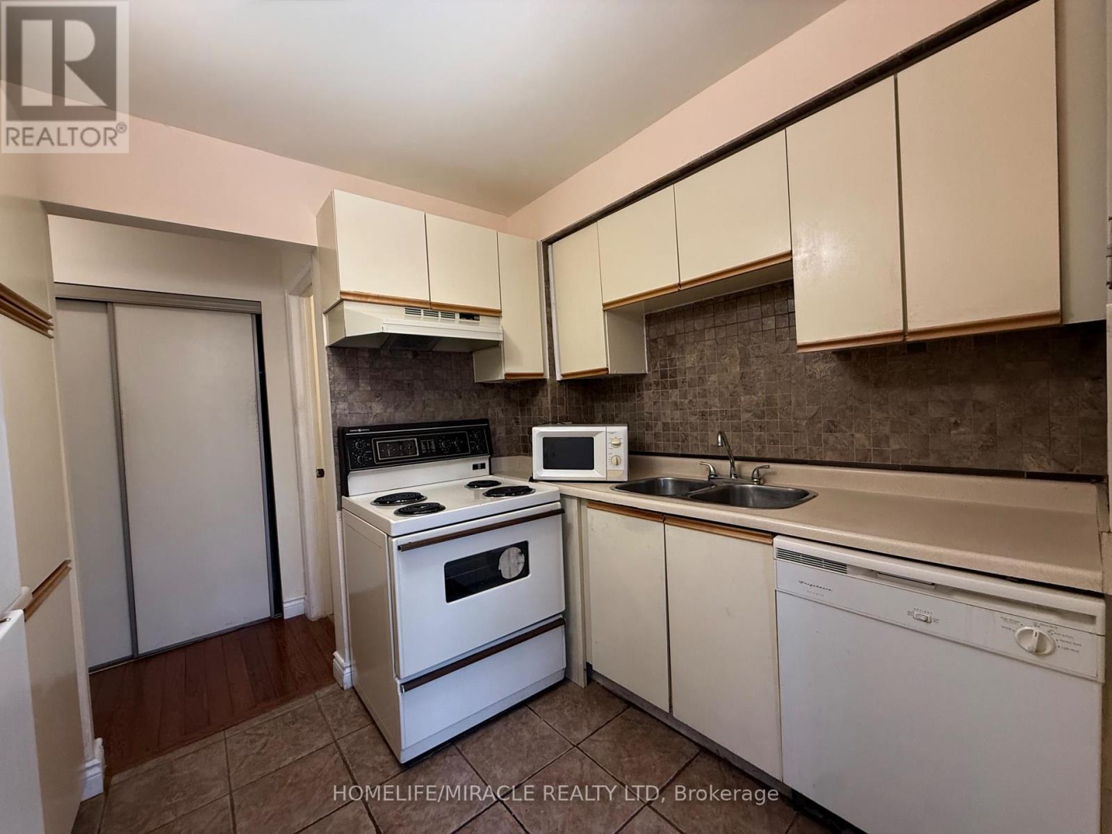 Row / Townhouse for Sale in 19-3510 SOUTHMILL WAY|Mississauga (Erin Mills), Ontario L5L3T9 4