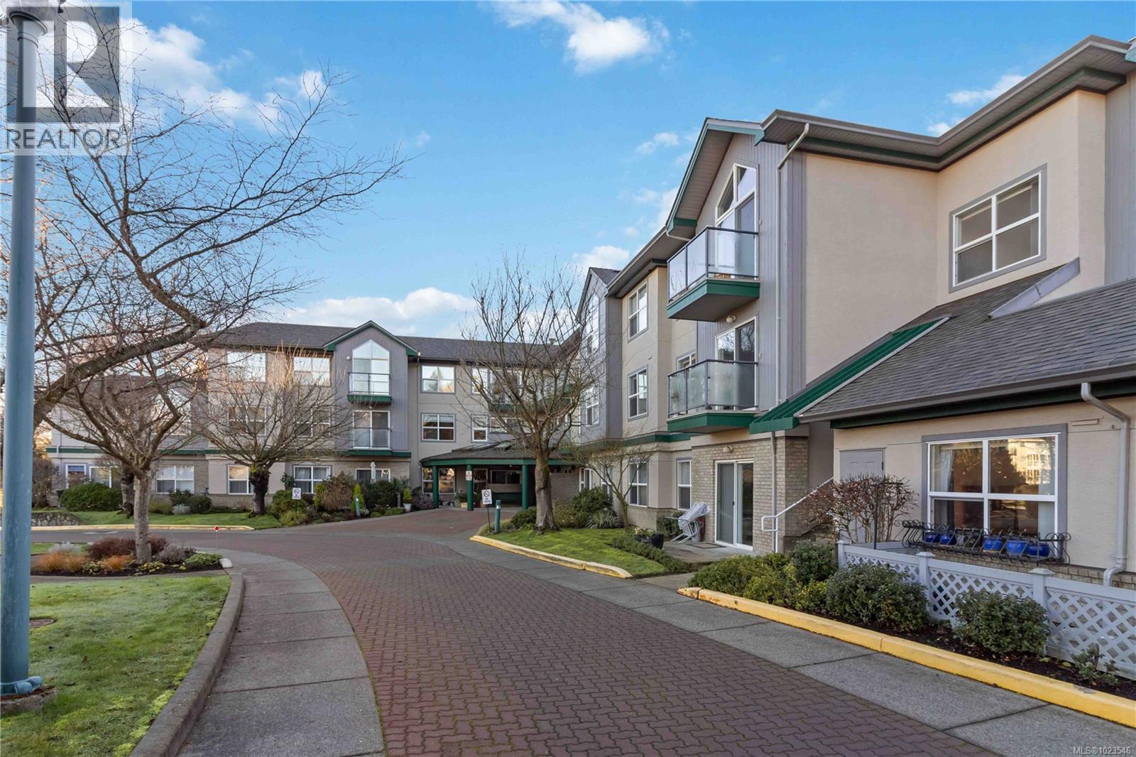207 1485 Garnet Rd, Saanich, British Columbia V8P5T5