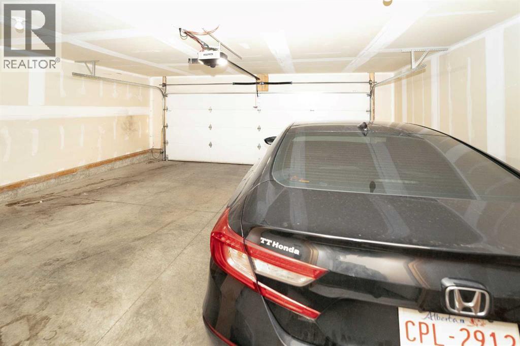 Row / Townhouse for Sale in 633 savanna Boulevard NE|Calgary, Alberta T3J2K2 5