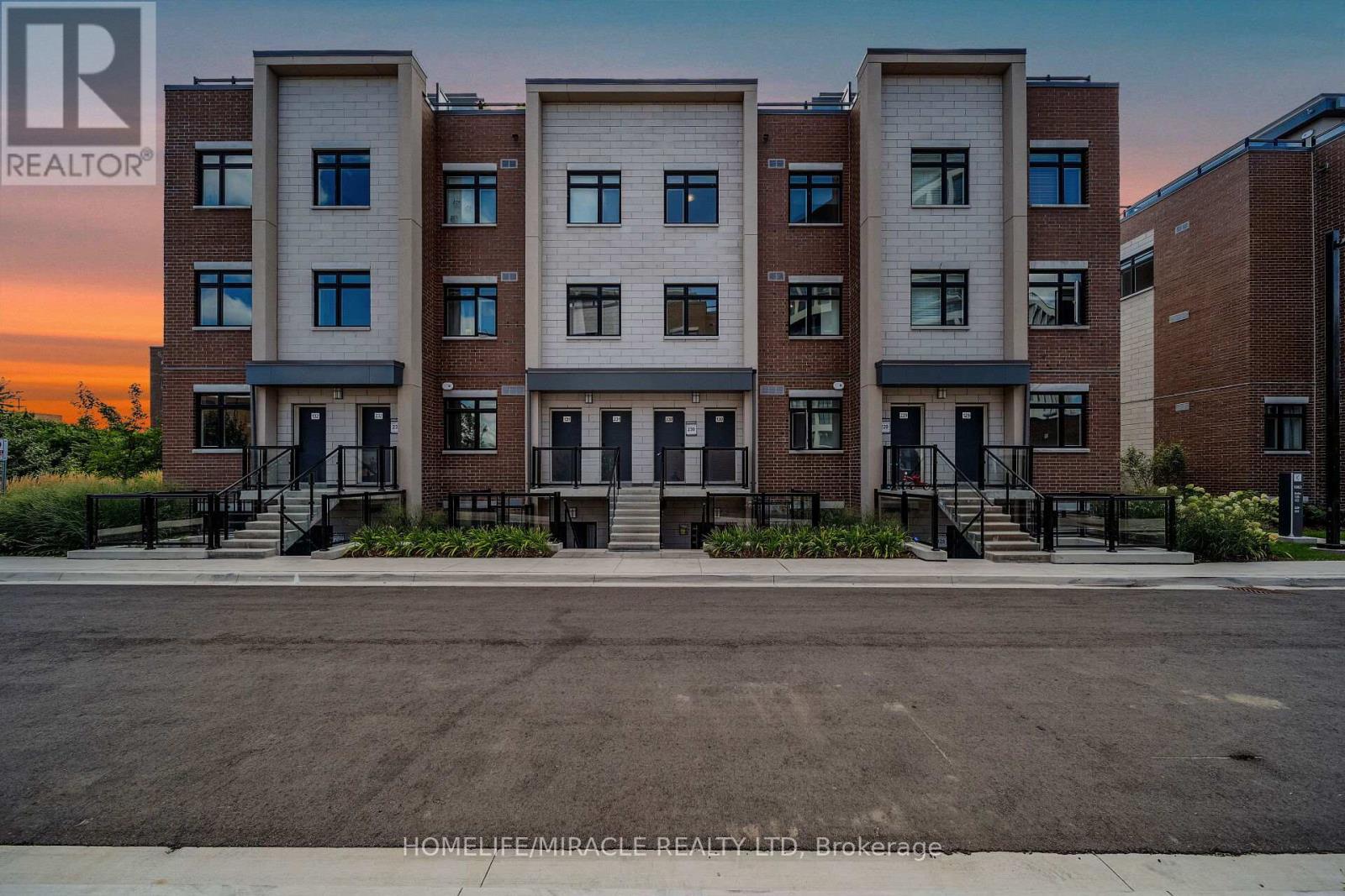 Row / Townhouse for Sale in 230 - 1062 DOUGLAS MCCURDY COMMON N|Mississauga (Lakeview), Ontario L5G4B1