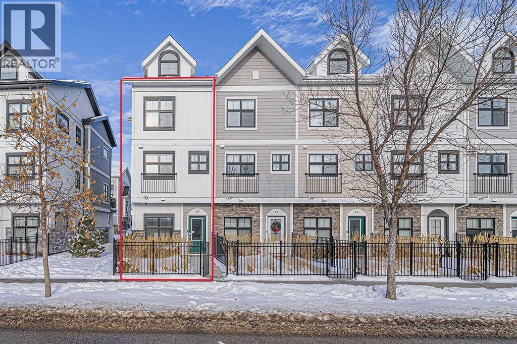 Row / Townhouse for Sale in 69 Les Jardins Park SE|Calgary, Alberta T2C5V3