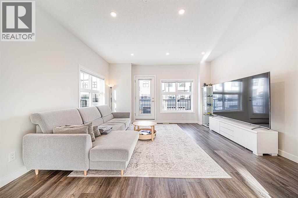 Row / Townhouse for Sale in 69 Les Jardins Park SE|Calgary, Alberta T2C5V3 4