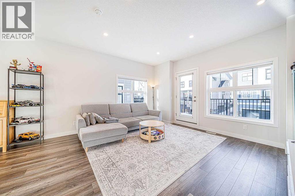 Row / Townhouse for Sale in 69 Les Jardins Park SE|Calgary, Alberta T2C5V3 3