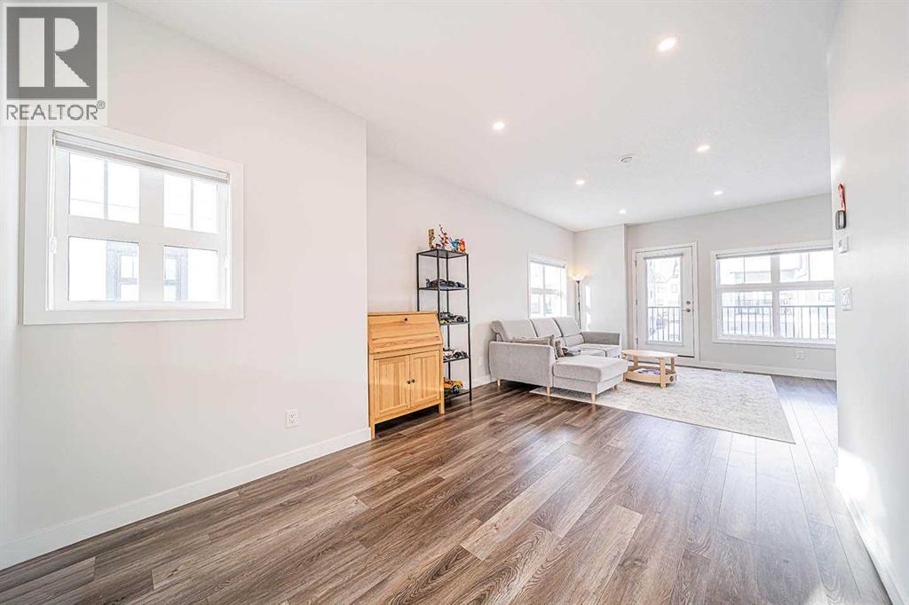 Row / Townhouse for Sale in 69 Les Jardins Park SE|Calgary, Alberta T2C5V3 5