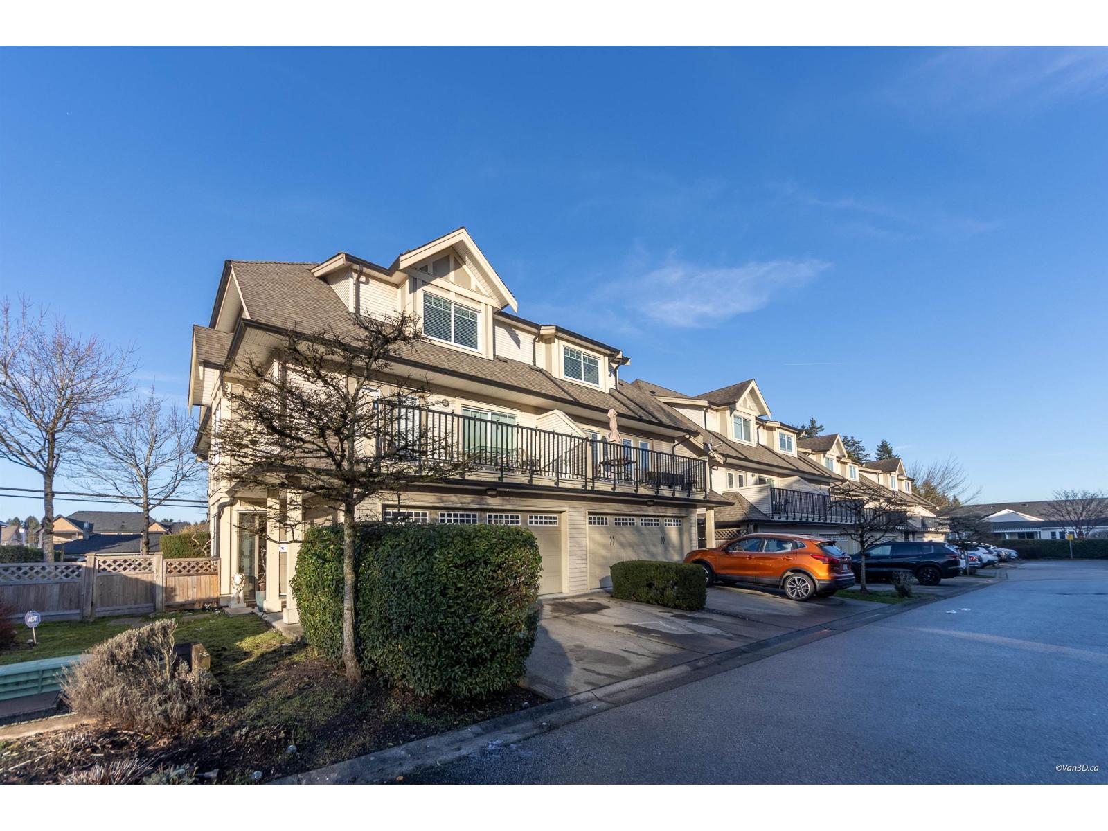For sale: 1 8358 121A STREET, Surrey, British Columbia V3W1T6