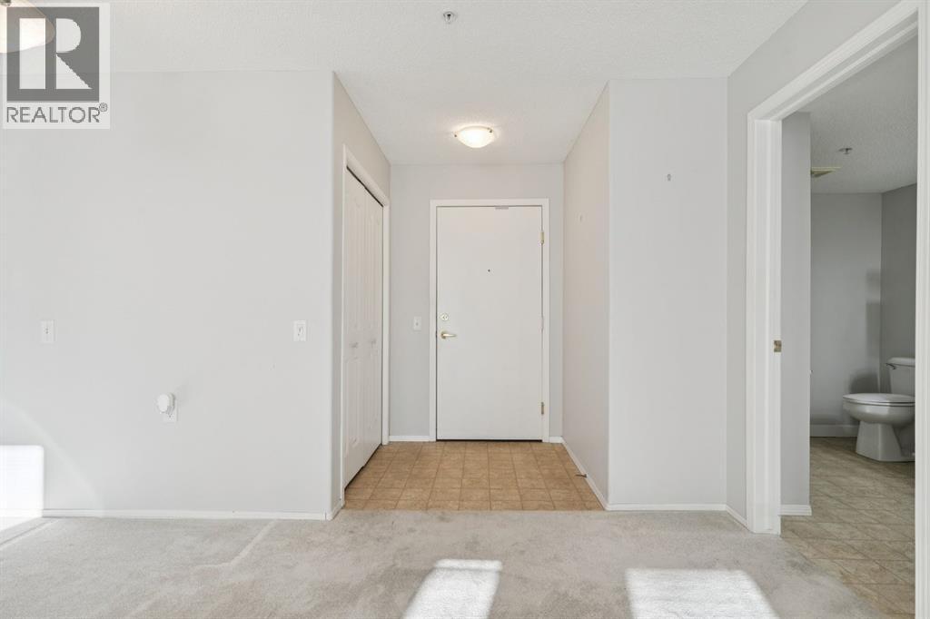Apartment for Sale in 112, 5000 Somervale Court SW|Calgary, Alberta T2Y4M1 4