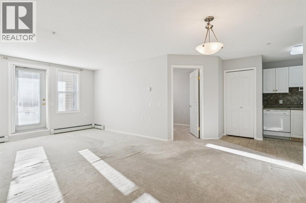 Apartment for Sale in 112, 5000 Somervale Court SW|Calgary, Alberta T2Y4M1 5