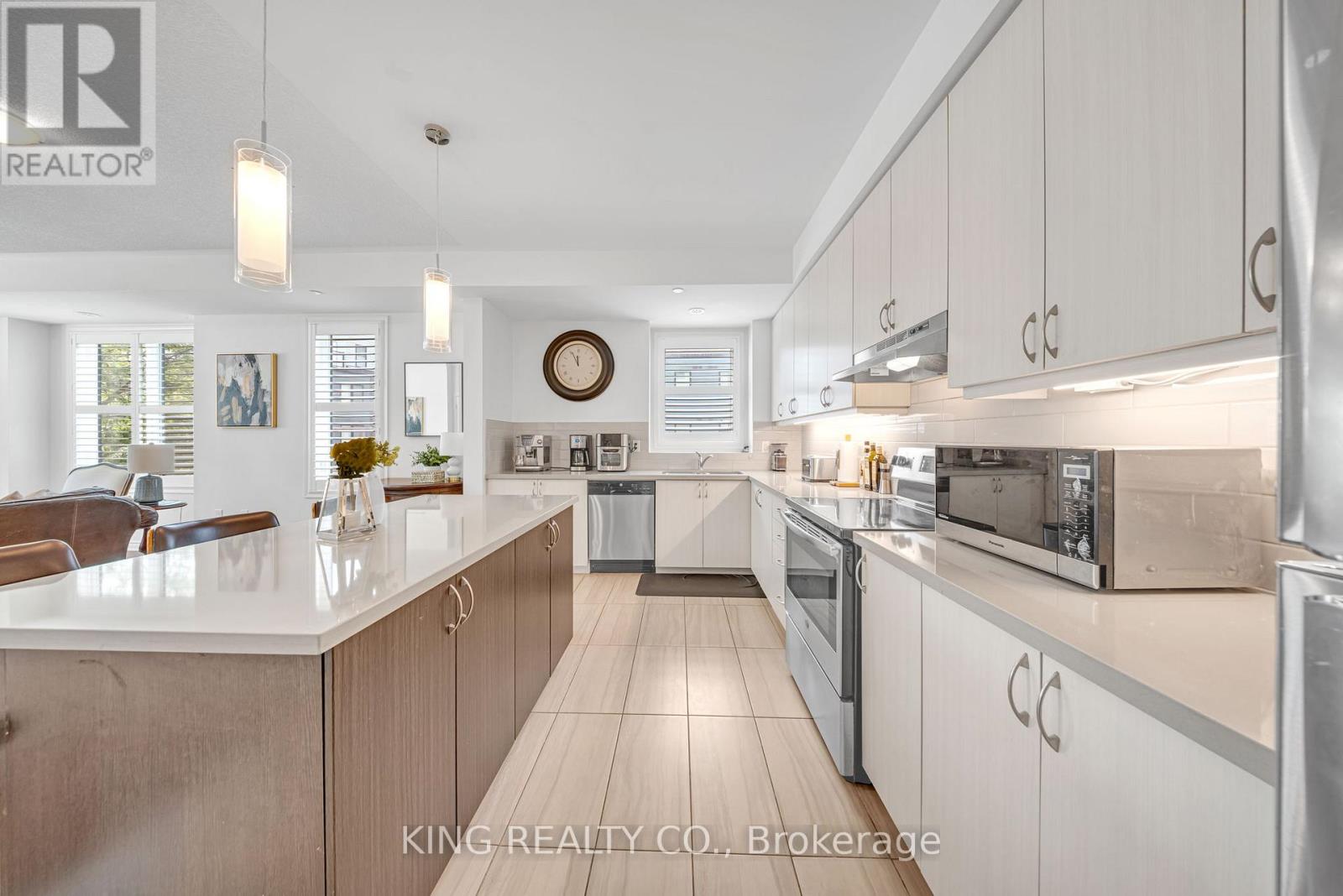 Row / Townhouse for Sale in 10 - 2212 BROMSGROVE ROAD|Mississauga (Clarkson), Ontario L5J1L4 4