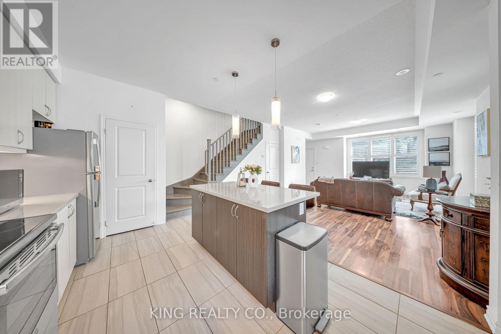 Row / Townhouse for Sale in 10 - 2212 BROMSGROVE ROAD|Mississauga (Clarkson), Ontario L5J1L4 5