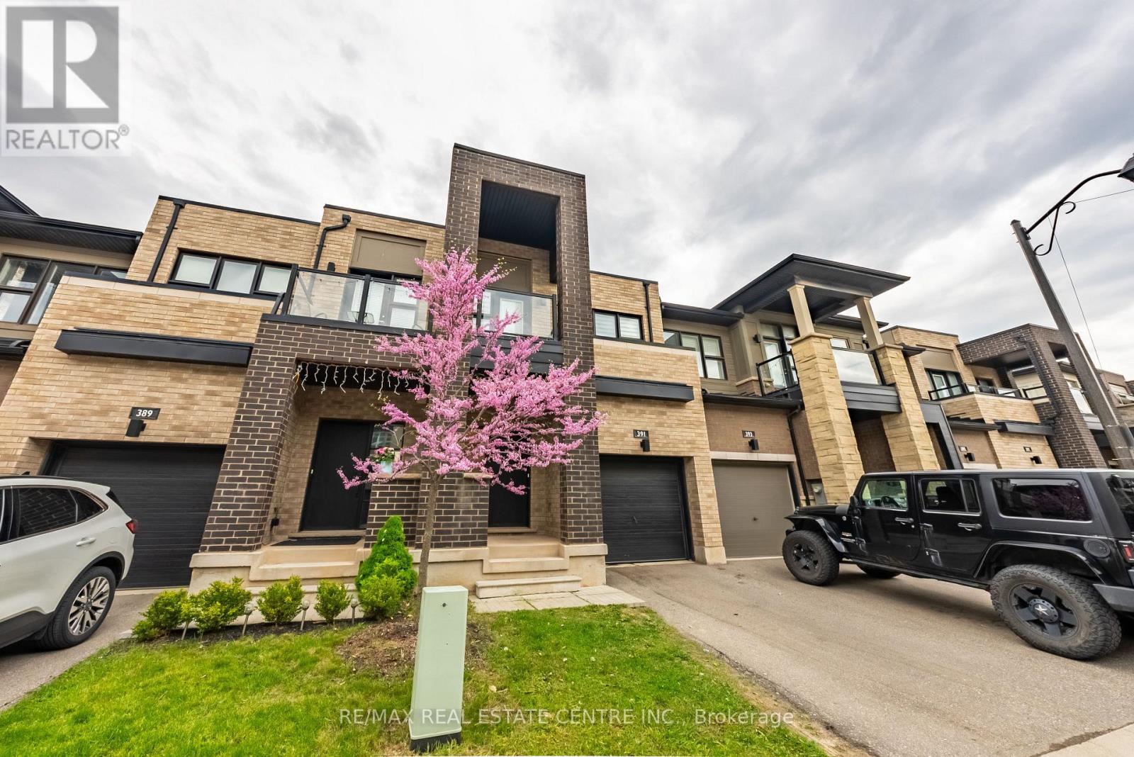 Row / Townhouse for Sale in 391 ATHABASCA COMMON|Oakville (JM Joshua Meadows), Ontario L6H0R5 2