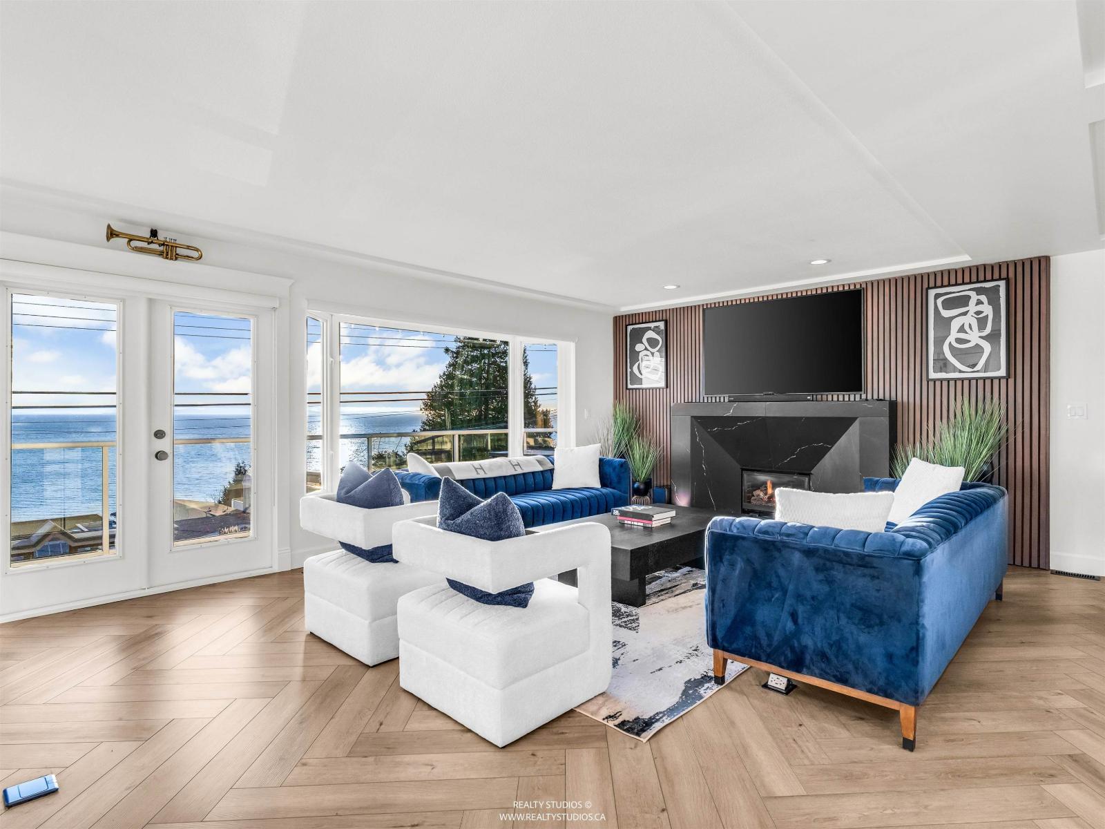 Bubu④ J726 For sale: 15383 COLUMBIA AVENUE, White Rock, British Columbia