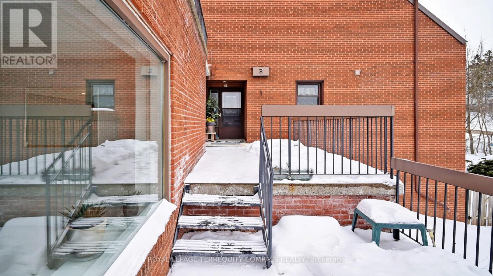 Row / Townhouse for Sale in 8 - 530 FALGARWOOD DRIVE|Oakville (FA Falgarwood), Ontario L6H1N3 3
