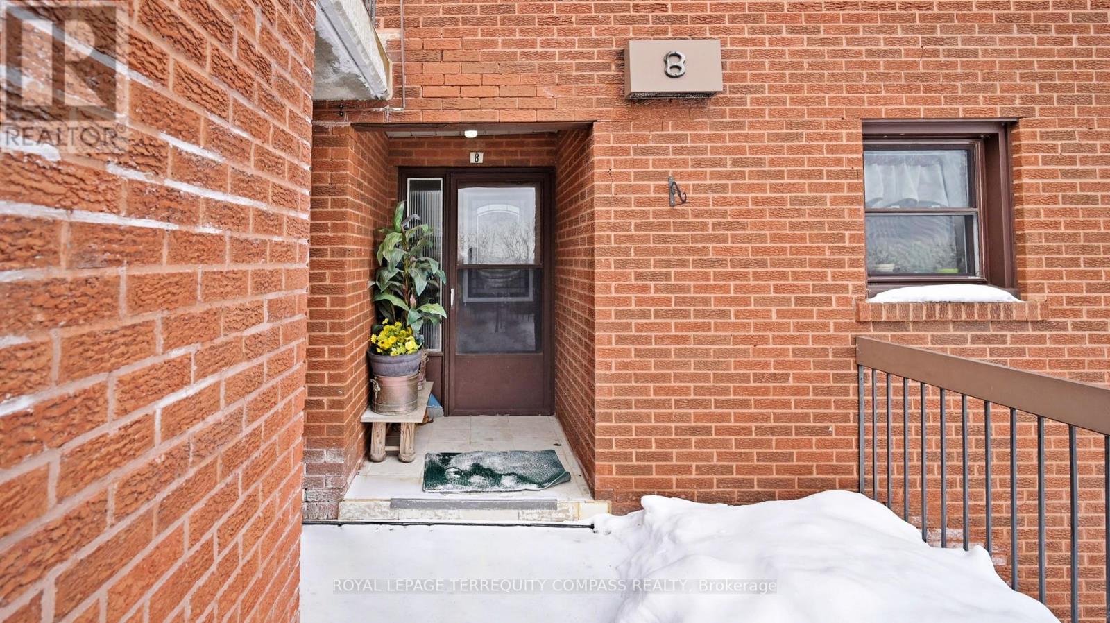 Row / Townhouse for Sale in 8 - 530 FALGARWOOD DRIVE|Oakville (FA Falgarwood), Ontario L6H1N3 4