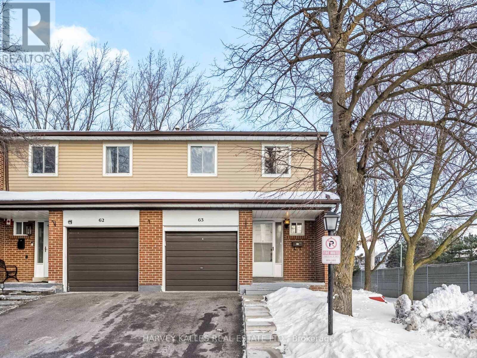 Row / Townhouse for Sale in 63 - 3025 CEDARGLEN GATE|Mississauga (Erindale), Ontario L5C2V7