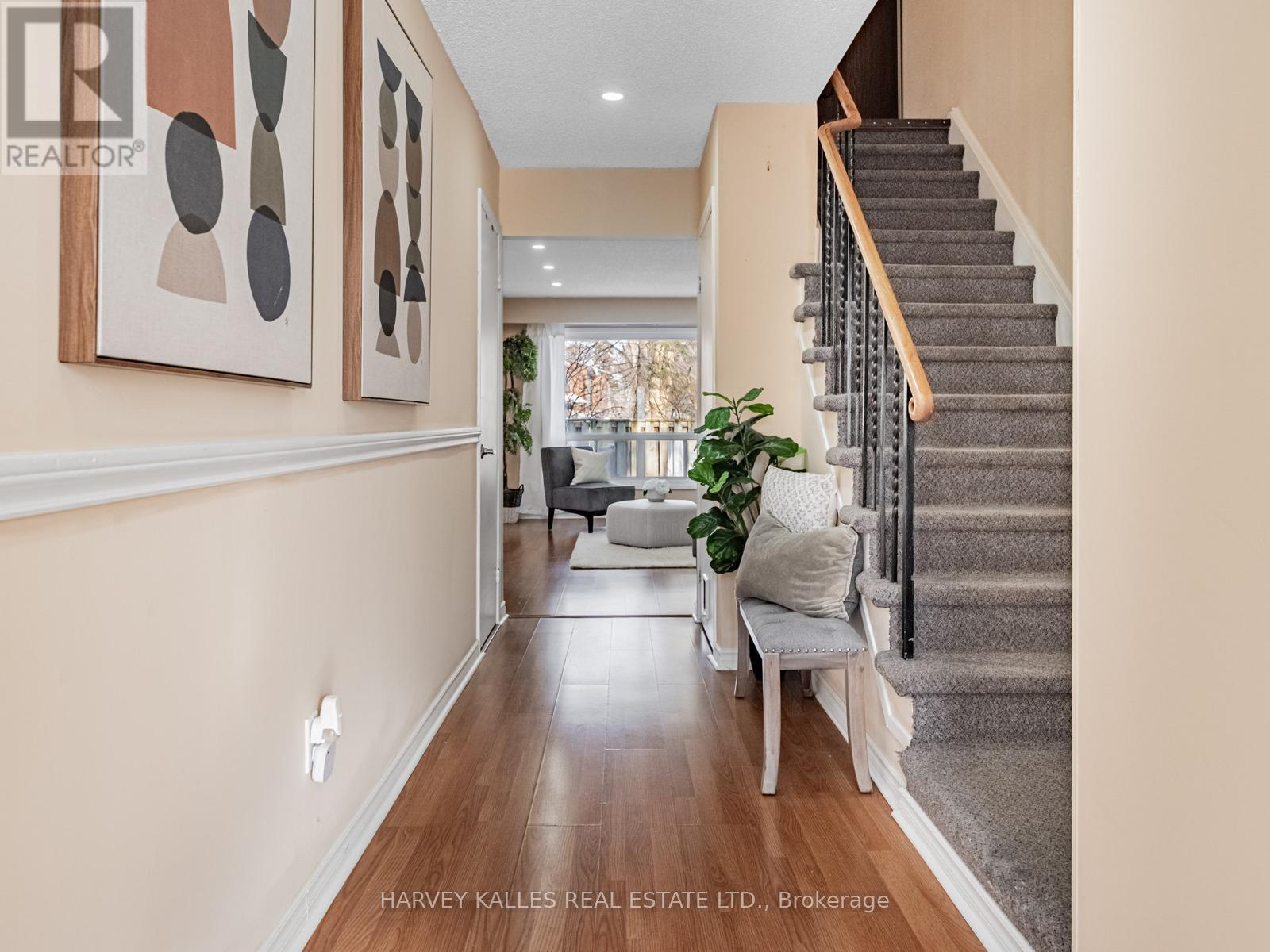 Row / Townhouse for Sale in 63 - 3025 CEDARGLEN GATE|Mississauga (Erindale), Ontario L5C2V7 4