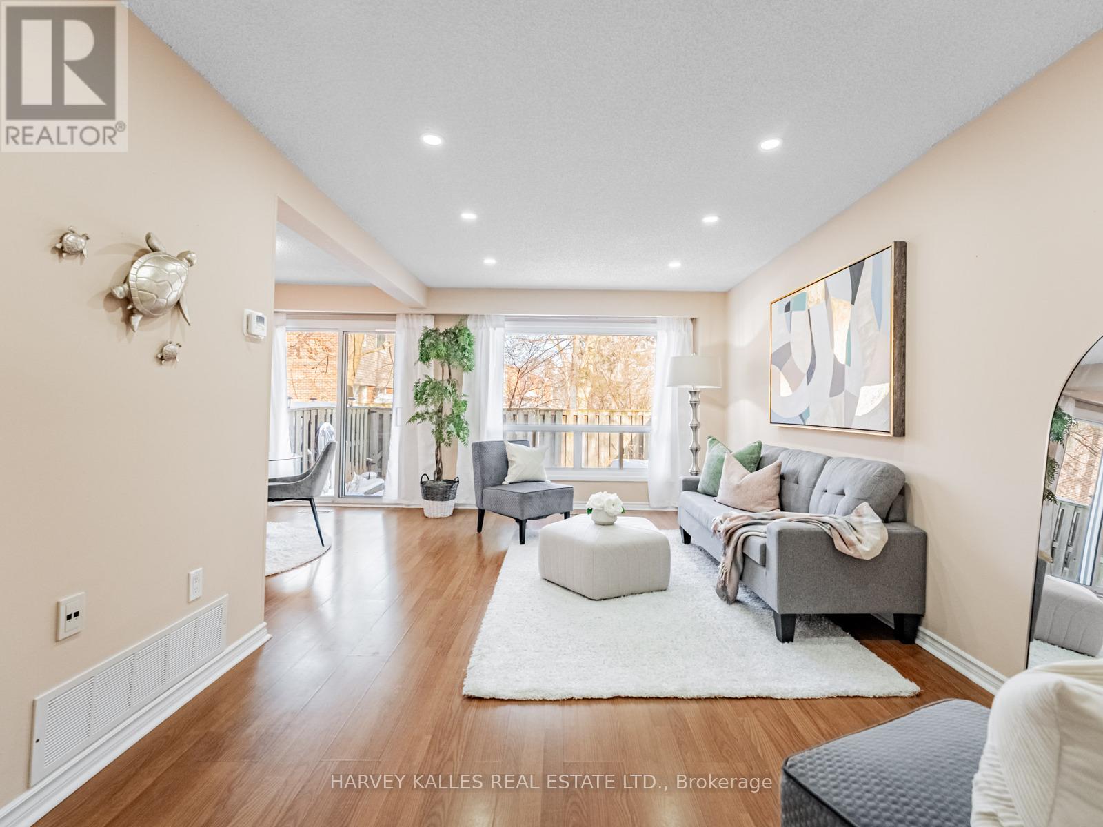 Row / Townhouse for Sale in 63 - 3025 CEDARGLEN GATE|Mississauga (Erindale), Ontario L5C2V7 5