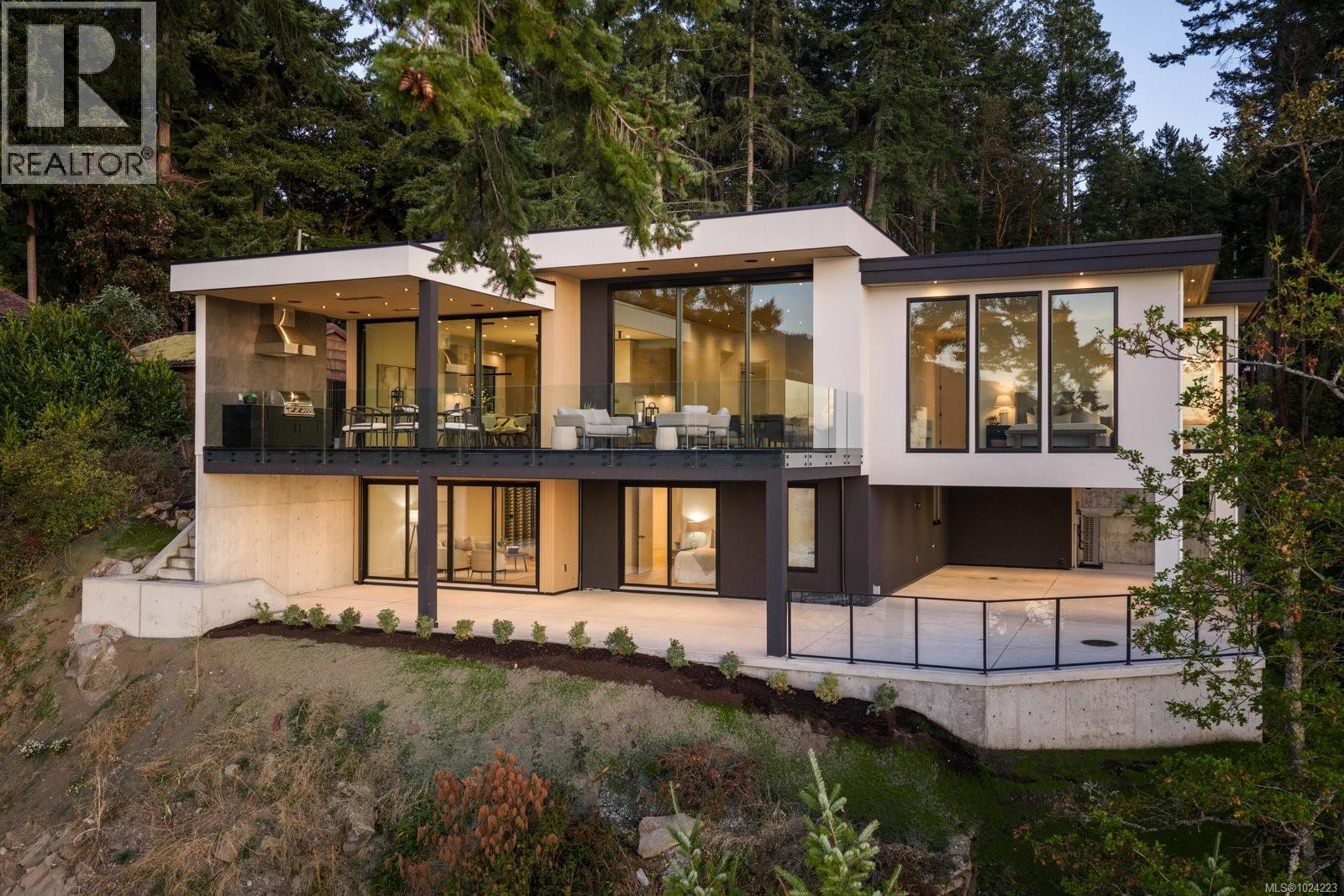 Spacious outdoor patio and deck area with ocean views, ideal for entertaining and al fresco dining
