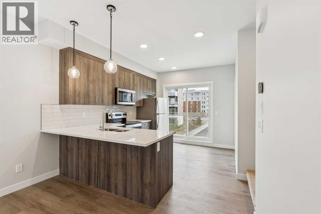 Row / Townhouse for Sale in 107 Shawnee Square SW|Calgary, Alberta T2Y0W4