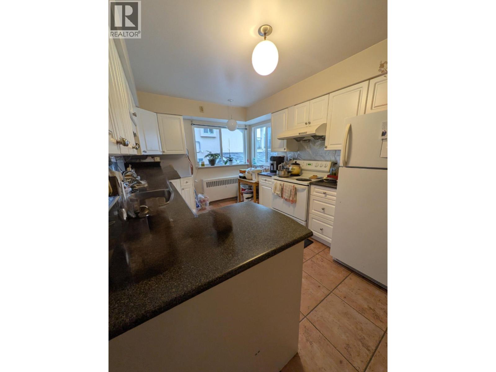 For sale: 5929 IMPERIAL STREET, Burnaby, British Columbia V5J1G4